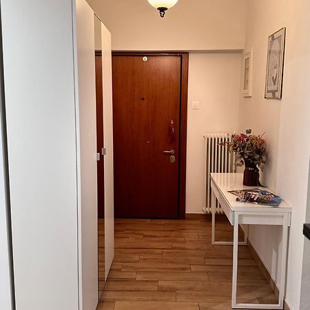 Modern Apartment In Афіни Екстер'єр фото