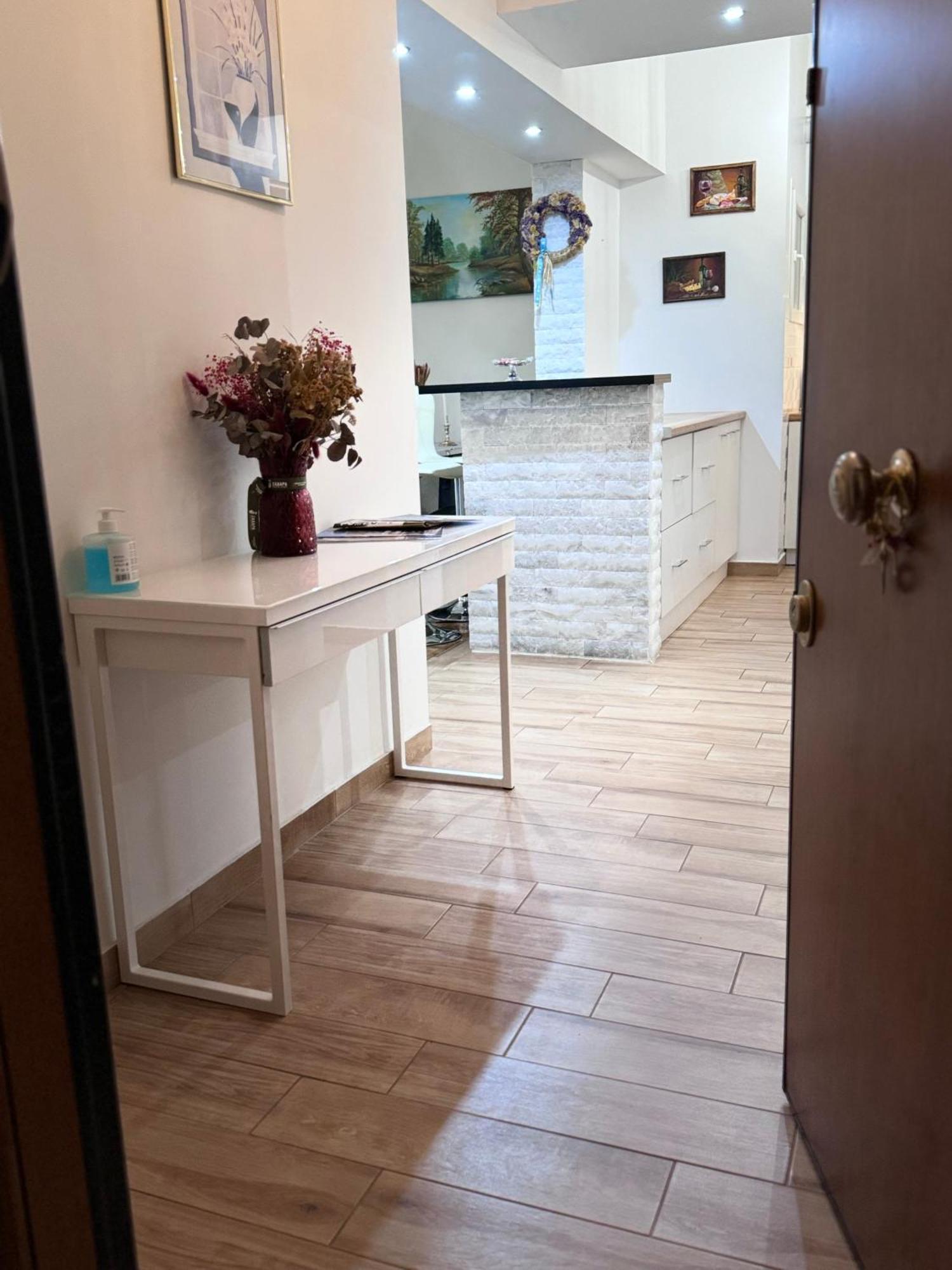 Modern Apartment In Афіни Екстер'єр фото